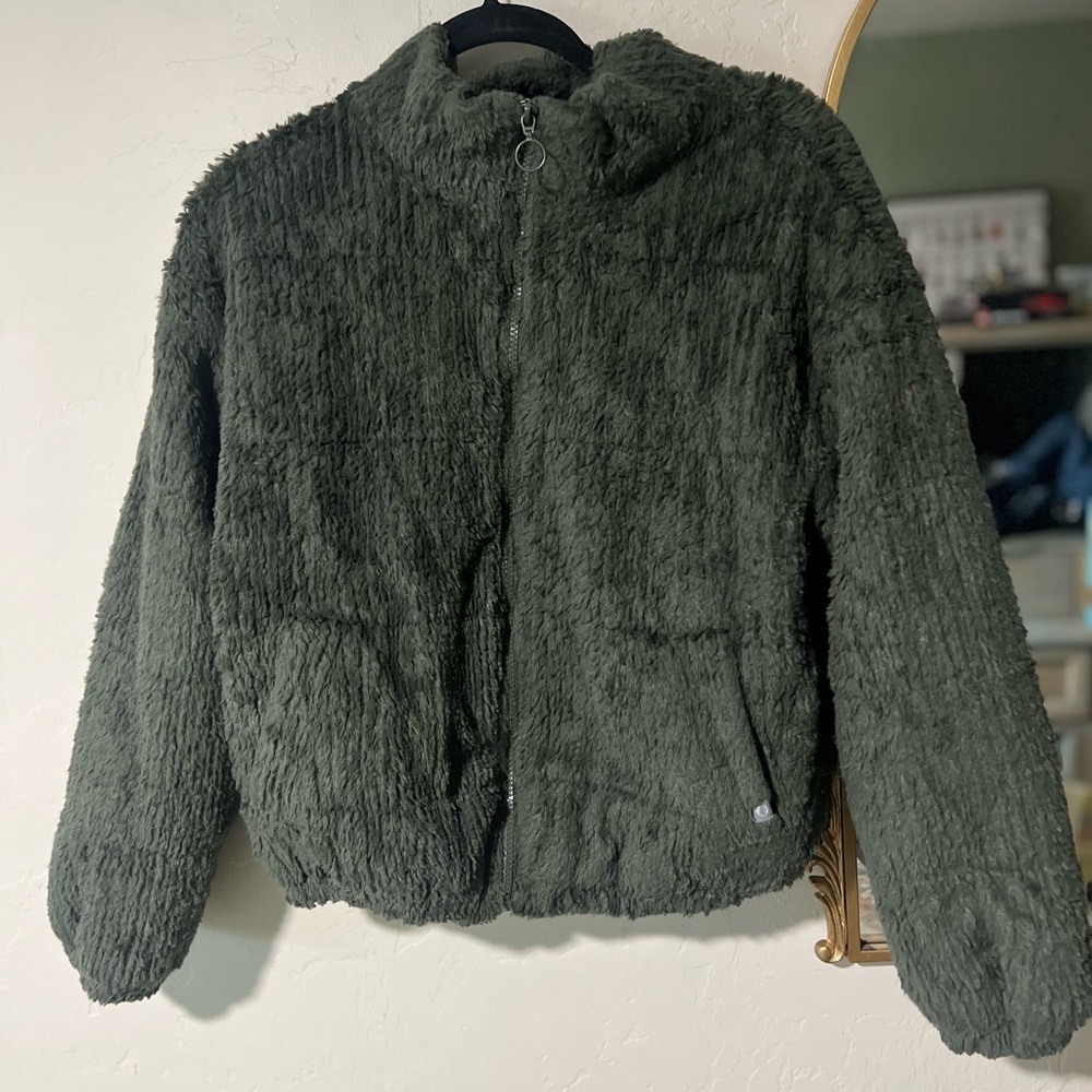 The American Outdoorsman Olive Green Cropped  Soft Winter Puffer Jacket Size S